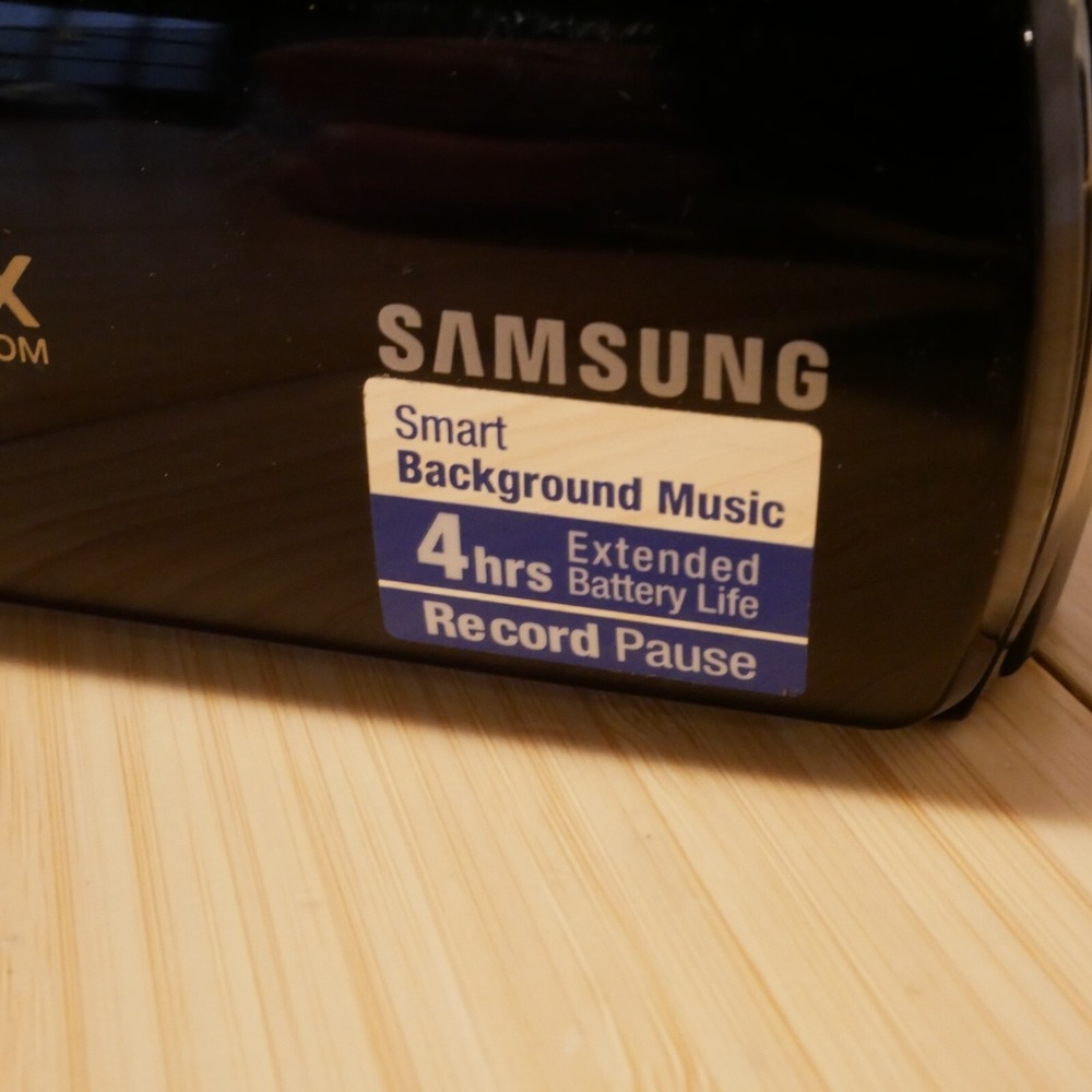 Samsung SMX-F54 Camcorder - 16GB Internal Memory (can also use SD cards) bundle - Picture 10 of 16